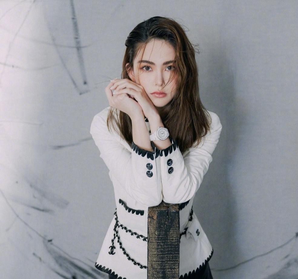 脸和身材判若两人，天使脸魔鬼身材的女明星，有的绝色有的尴尬