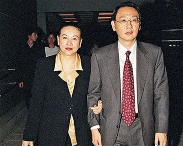 汤君年：卖窗帘起家，投资6亿建楼4栋，如今一套房价值过亿
