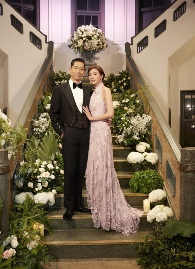 林志玲庆结婚3周年，晒一家三口牵手照秀幸福，儿子雪白皮肤抢镜