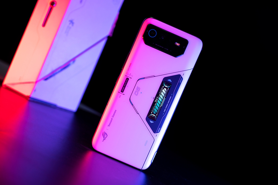 腾讯ROG游戏手机6 Pro首发评测，搭载骁龙8+处理器，驯龙成功