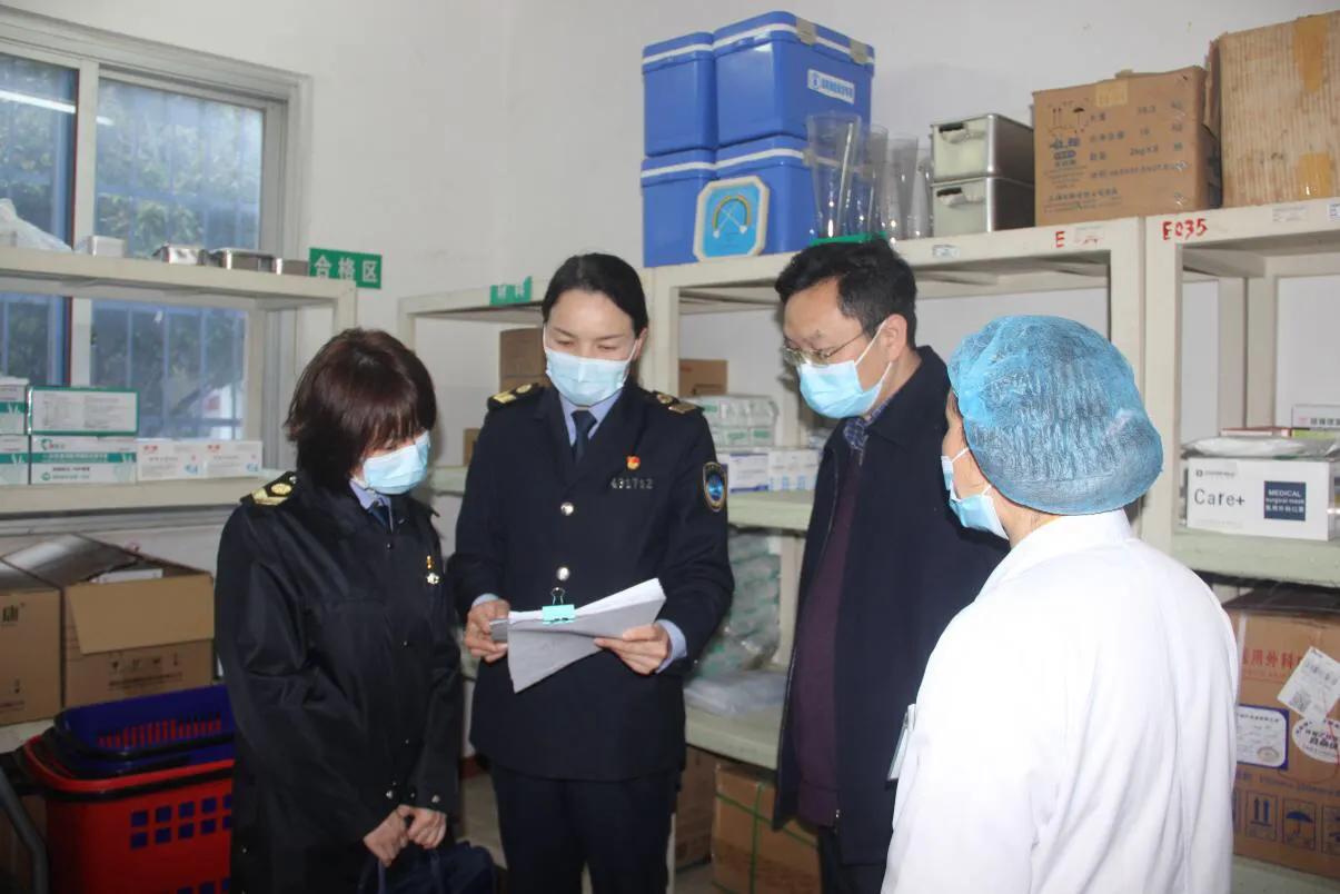 监督落实疫情防控 筑牢校园健康防线