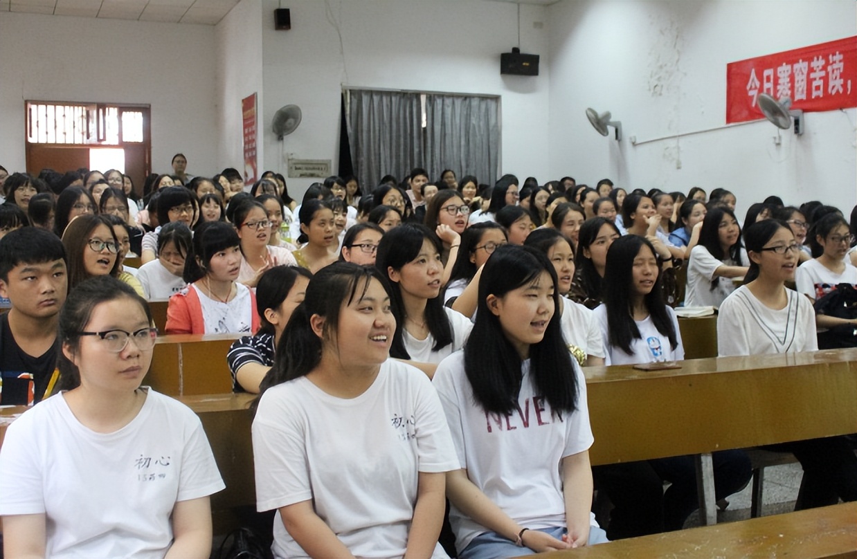 985排头和清华垫底，两者之间你会怎样选择？答案一目了然