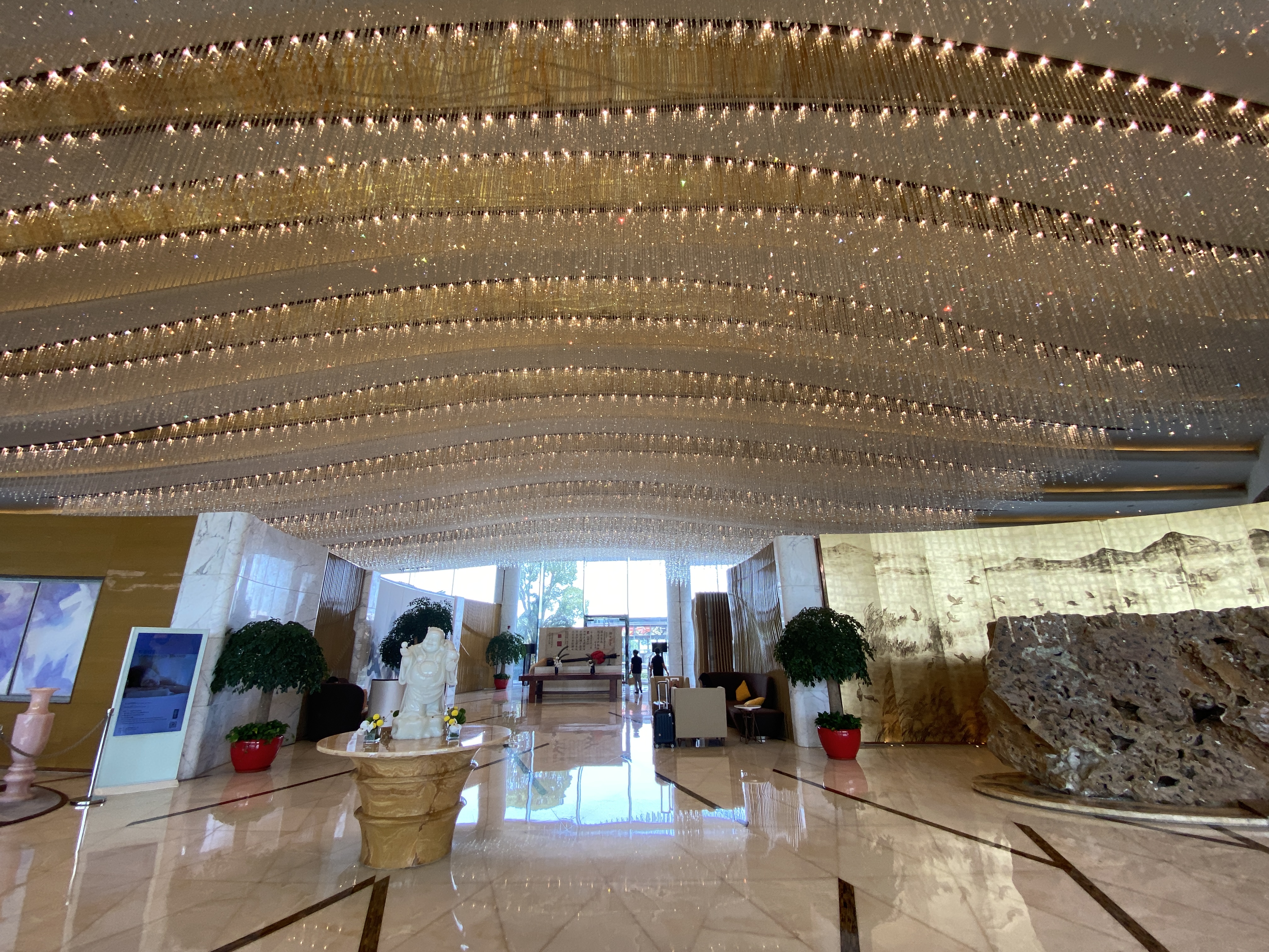浙江湖州有家七星级酒店，最贵住一晚28888元，造型却像马桶盖