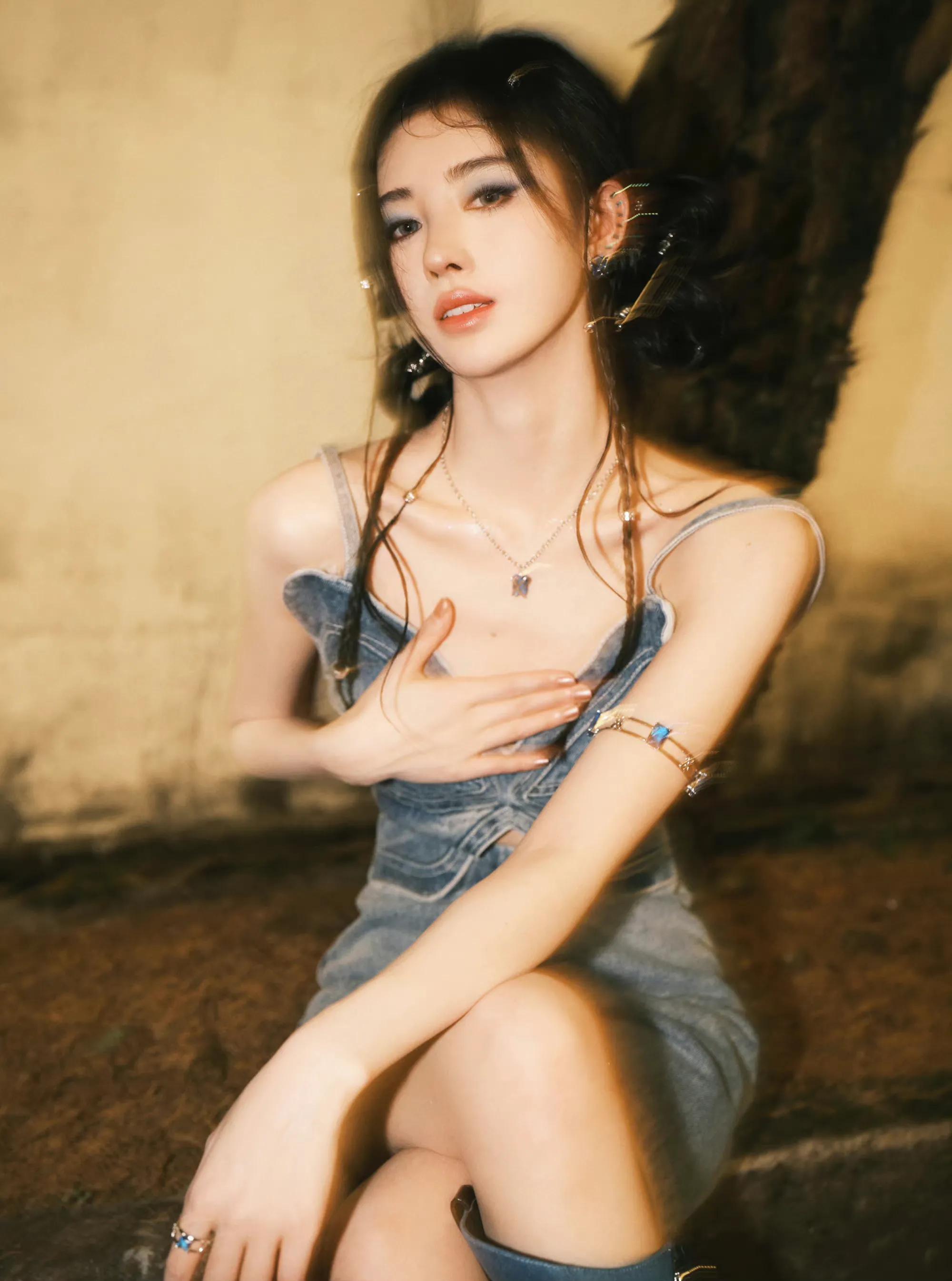 鞠婧祎轻中古质感大片