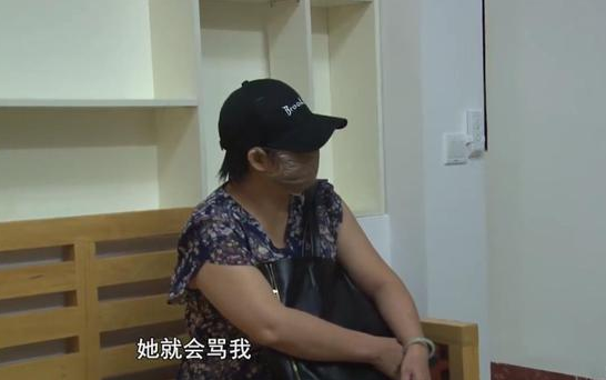 女大学生与外卖小哥发生口角，出口成脏，网友暖心为外卖小哥撑腰