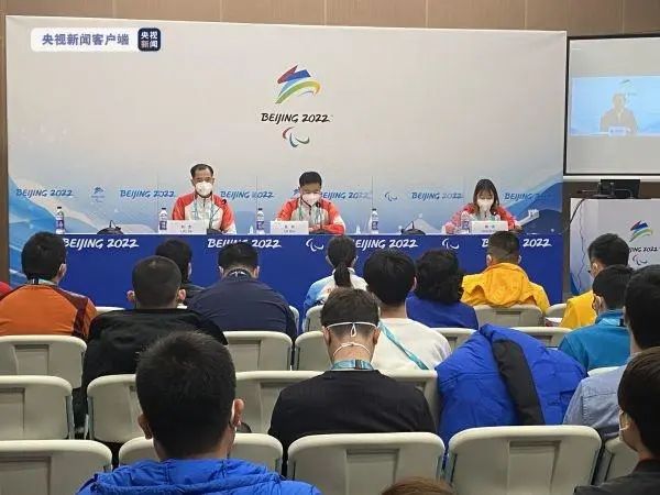 网传陕西佳县现“铁笼女”，官方介入【三分钟法治新闻全知道】