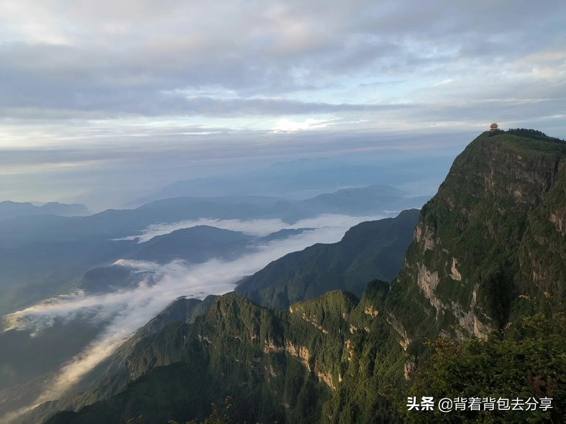 世界十大山峰(中国最美的十大山峰，美得令人窒息，胜似人间仙境，你打卡过几座)