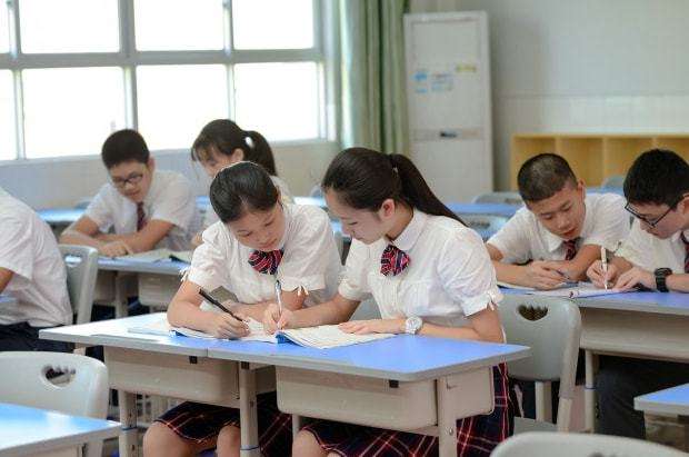 民办VS公办，孩子初中怎么选？入学三年后，学生实际情况给人答案