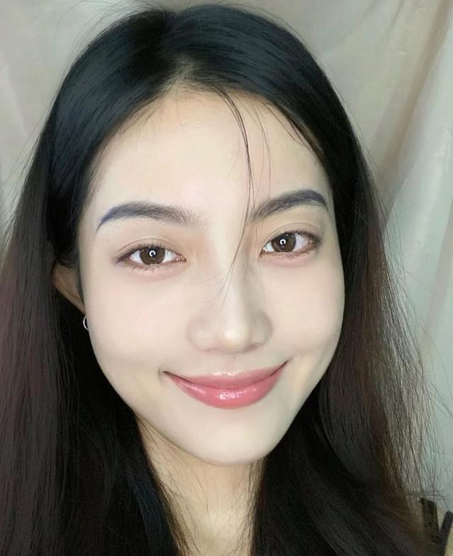 粉底液上妝小技巧：干皮不卡粉，油皮更持妝，值得收藏