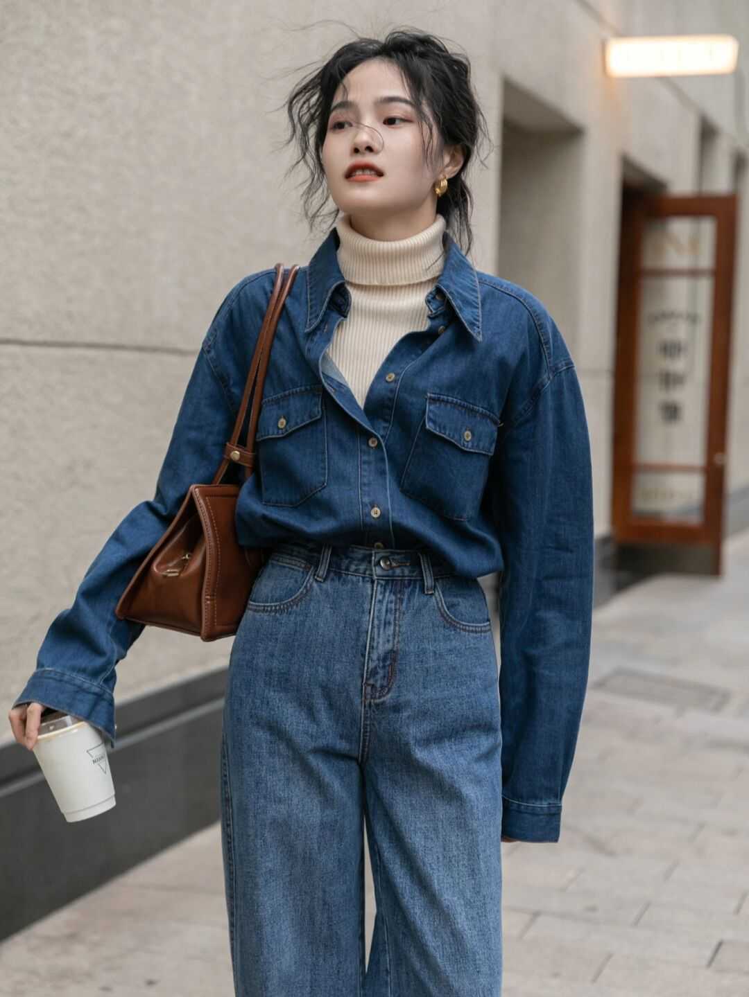 牛仔衬衫配什么裤子好看(简单几步教你学会搭配牛仔衬衫)