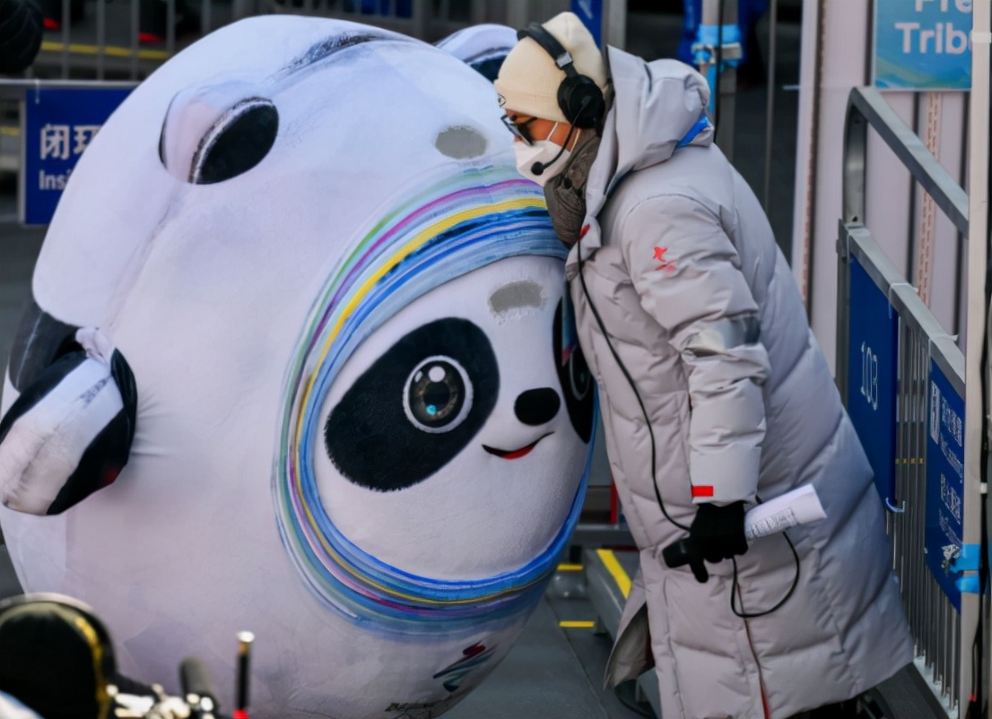 北舞一男学生，因自曝在冬奥志愿者中的特殊身份，被质疑蹭热度？