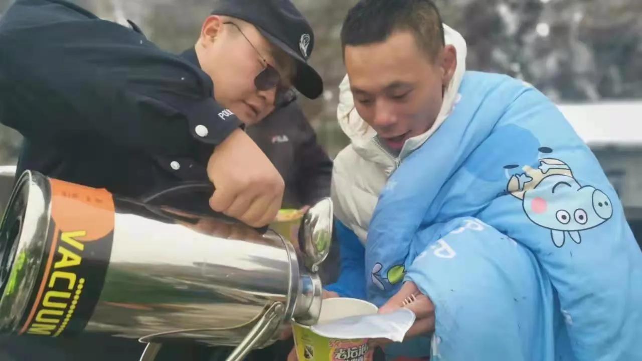 高速连环追尾,高速连环追尾事故责任怎么划分?