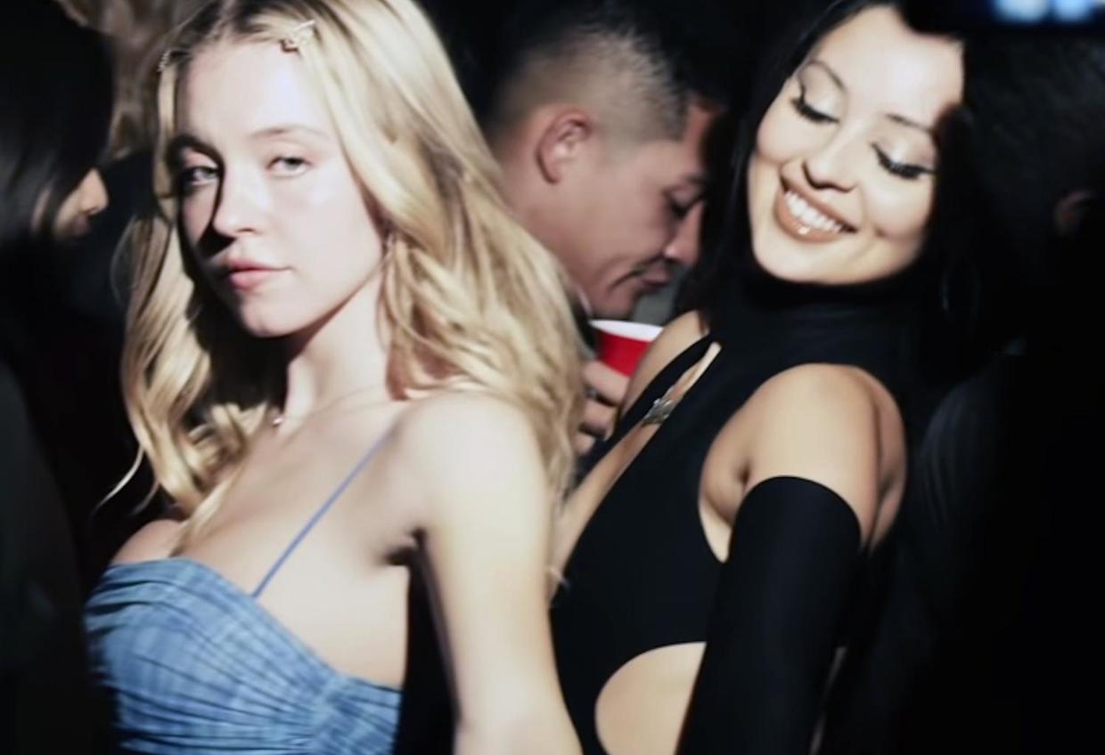 好莱坞美少女爆红！金发碧眼身材火辣，却被骂丑直播爆哭？