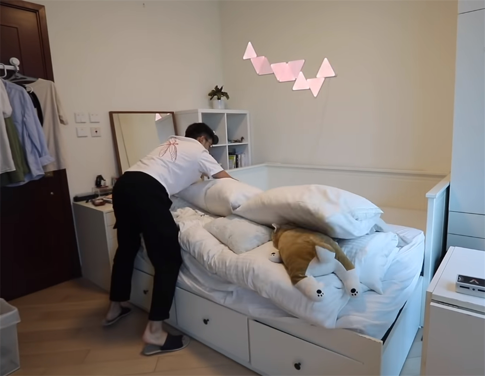 一对香港26岁小夫妻，住进19㎡双阳台“纳米楼”，蜗居真的太逼仄