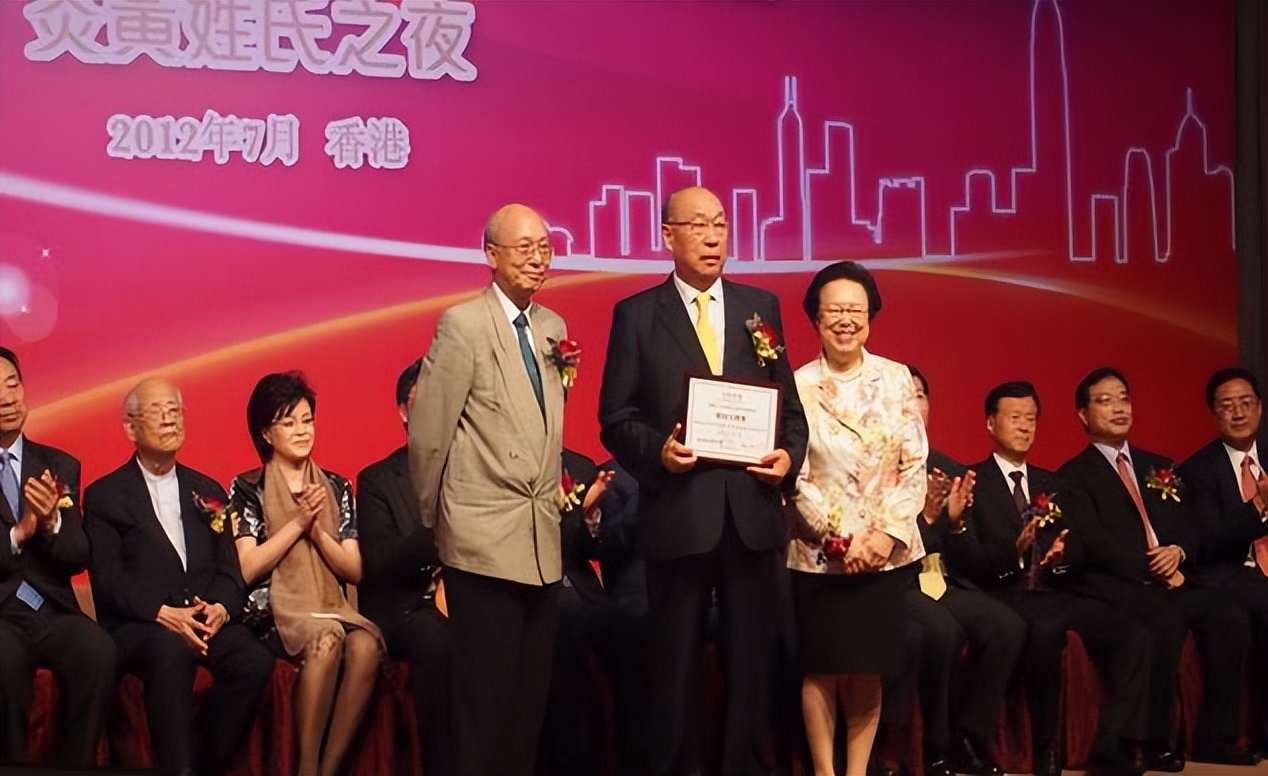 双汇创始人被长子揭发:他与小36岁的秘书在一起20年,还生下一女