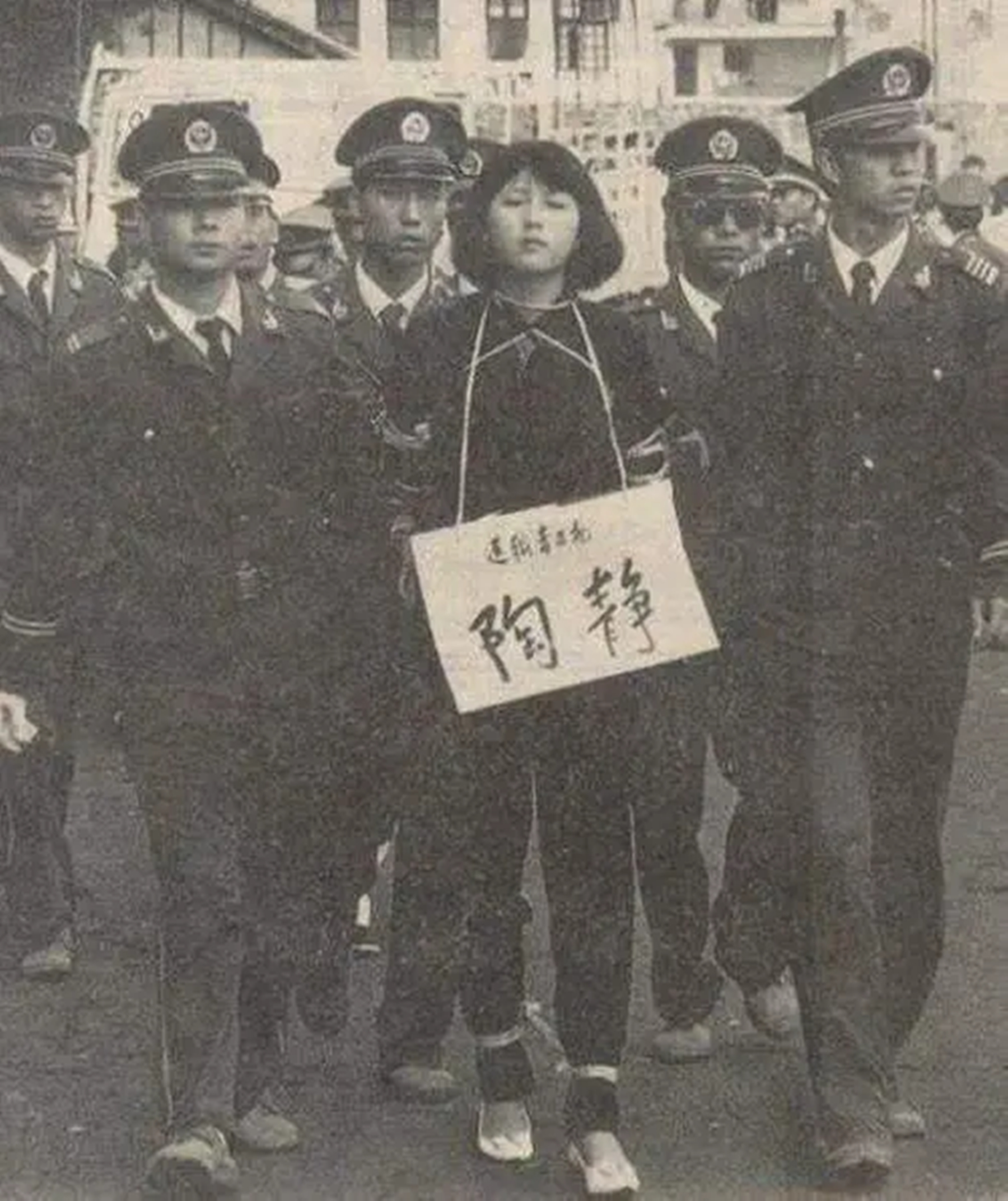 中国最美女囚犯，帮男友贩毒被判死刑，行刑前一声妈妈让人泪目