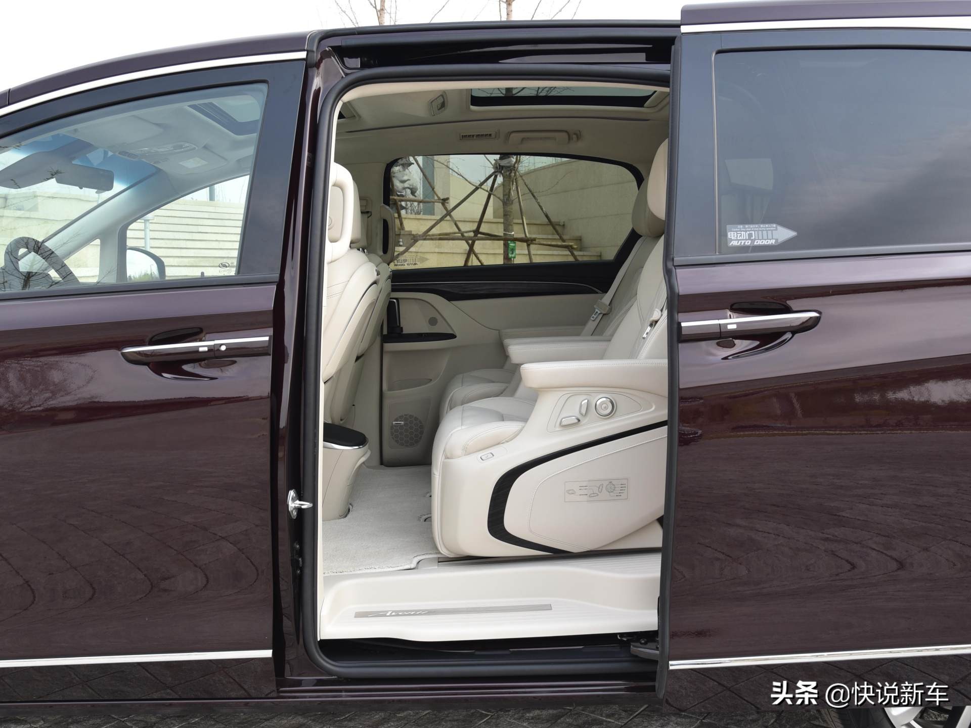 机场接人好车，大7座，白内饰，实拍别克GL8