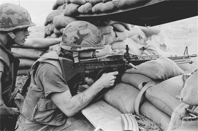 美国大兵在越南有了女儿并不知道，48年后父女相认称很愧疚