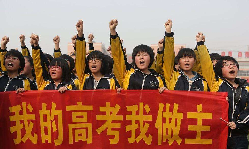 22年高考难度或“加码”，竞争变大压力增加，部分考生难上本科线