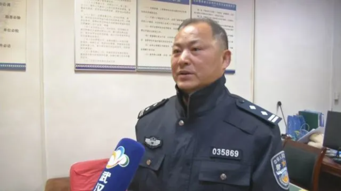 女大学生失踪12年后，她出现在母校废弃房……