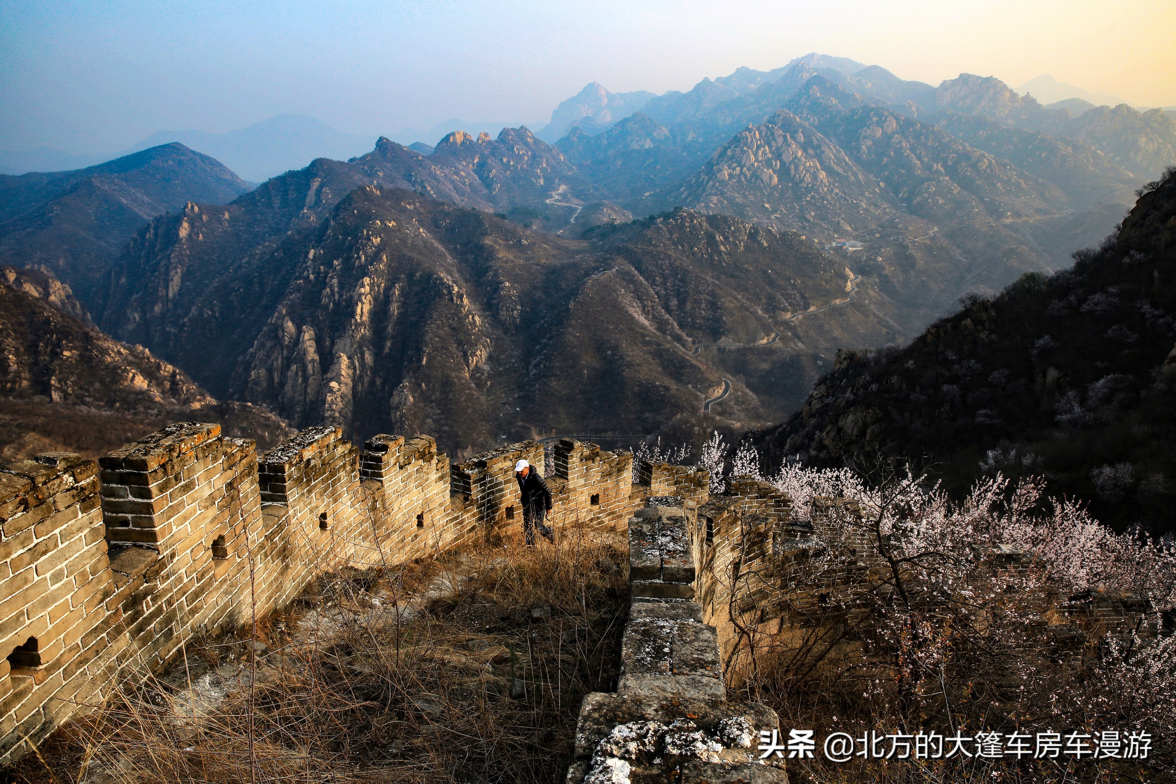 走过北京春天最美的盘山公路去那山桃花盛开的地方——龙泉峪长城