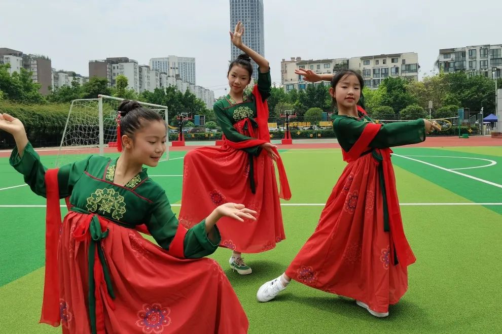 少年强则国强，5.4中队正铿锵｜走进天府新区南湖小学优秀中队
