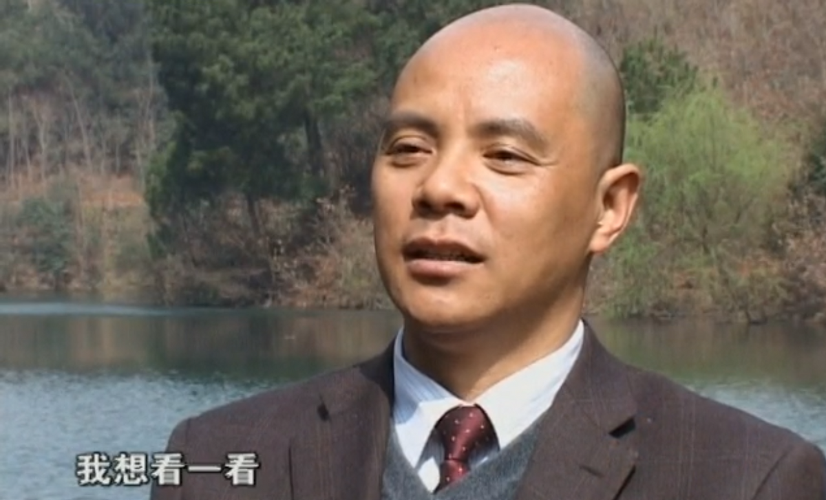 2008年，男子在山洞中捡到夜明珠，有人出价20万，他却高兴不起来