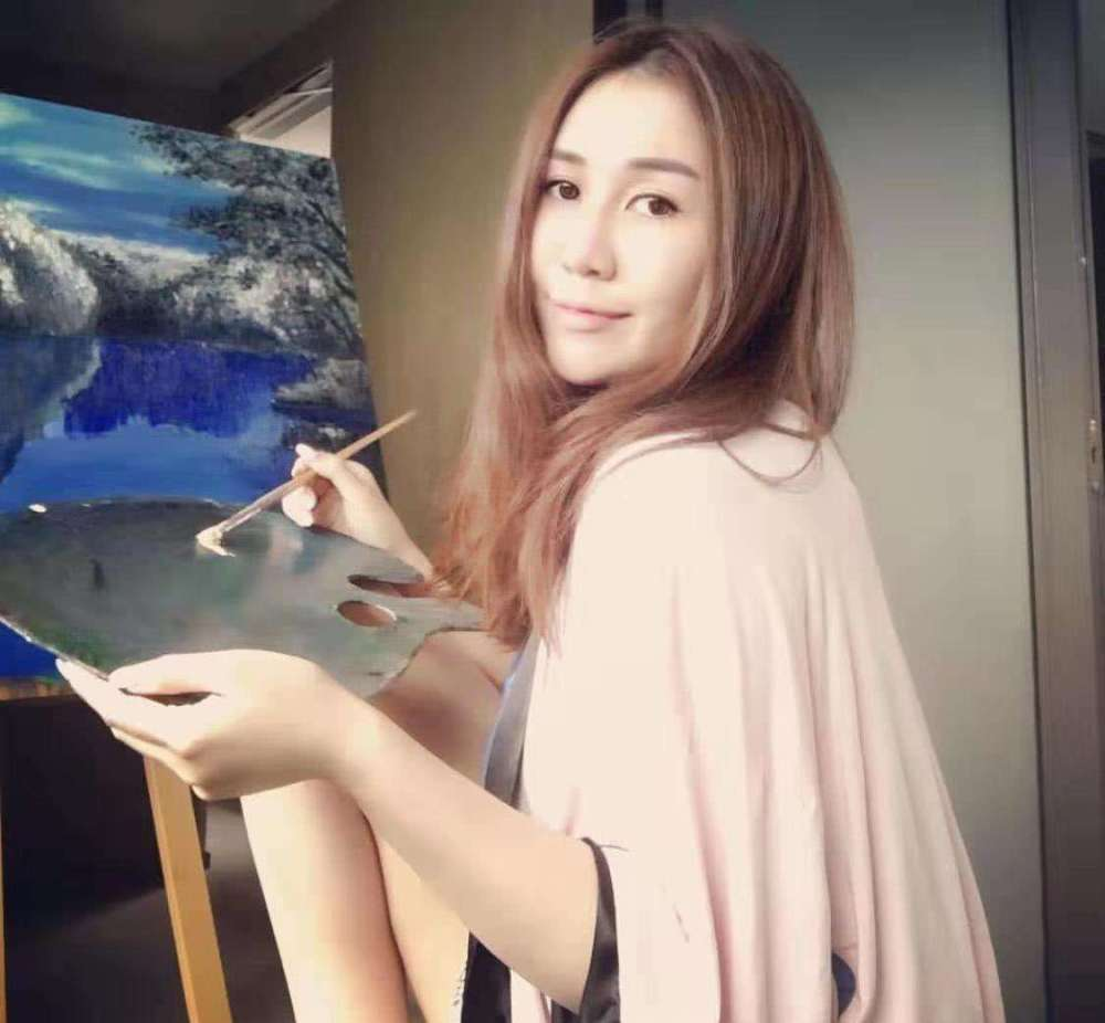 “叛逆千金”何超盈：生于千亿豪门，为何偏携14亿嫁“寒门学霸”