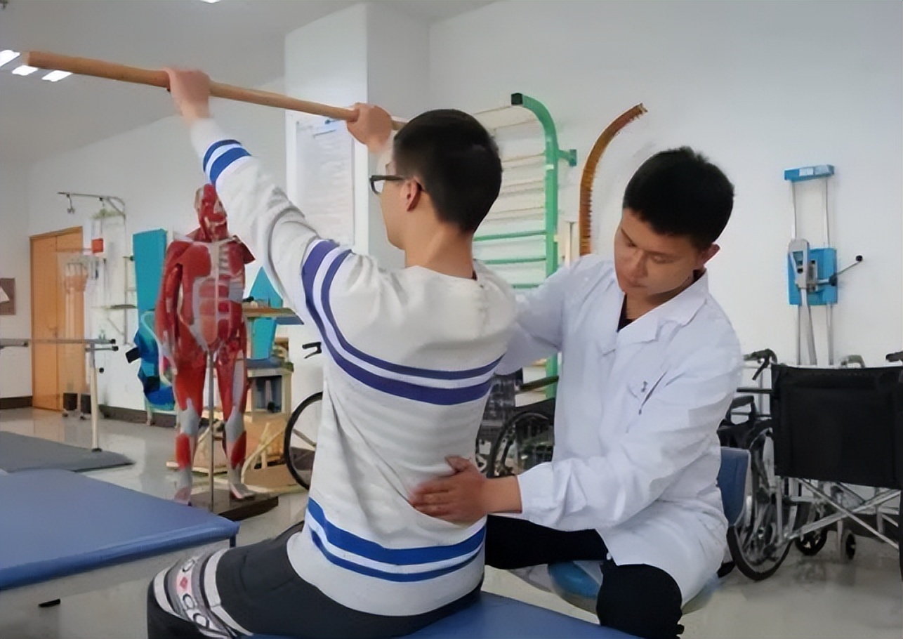 毕业后想成为医生，3个“伪医学”专业不要选，考生要慎重