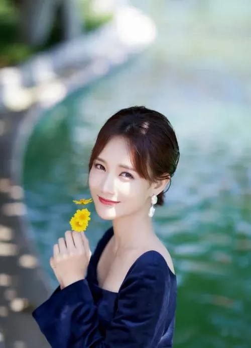 李一桐，甜美像极了初恋