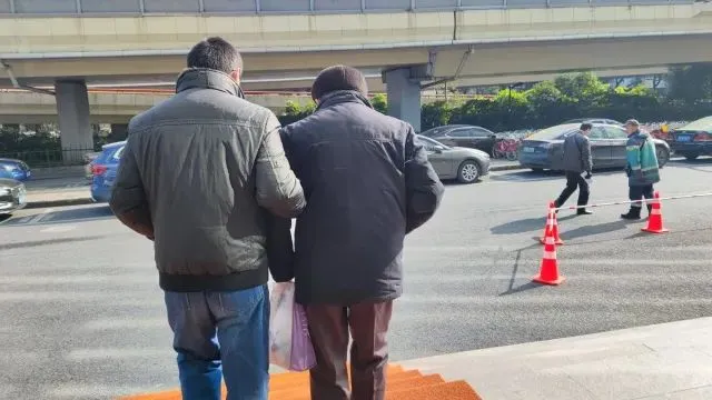 “住在精神病院的天才儿子”全网刷屏,父亲透露了好消息!