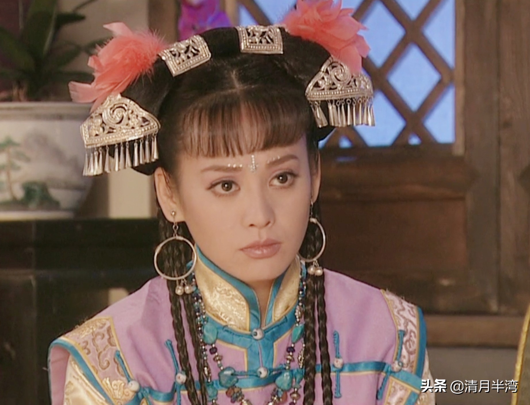 颜值高也不一定驾驭得了旗头装，能上清宫美人榜的，我只服这10位