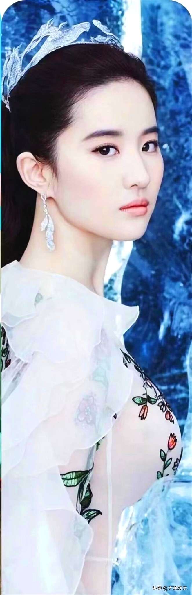 影视女演员、歌手刘亦菲夏季穿搭相片11-20