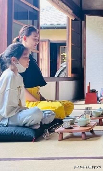 秋成勋女儿秋小爱愈发像妈妈