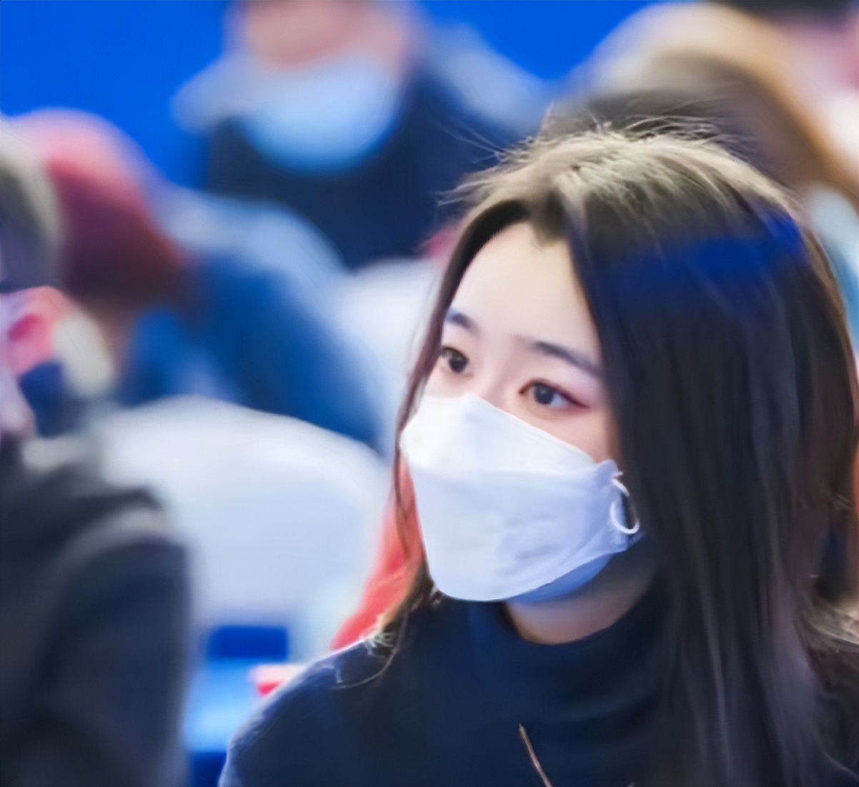 从专科生到北大研究生，一路上“披荆斩棘”，结果却不被网友认可