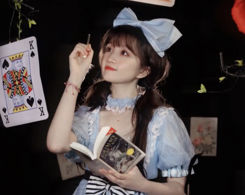 南京一高校女寝团队，制作“寝室大片”火了，网友：果然是大制作