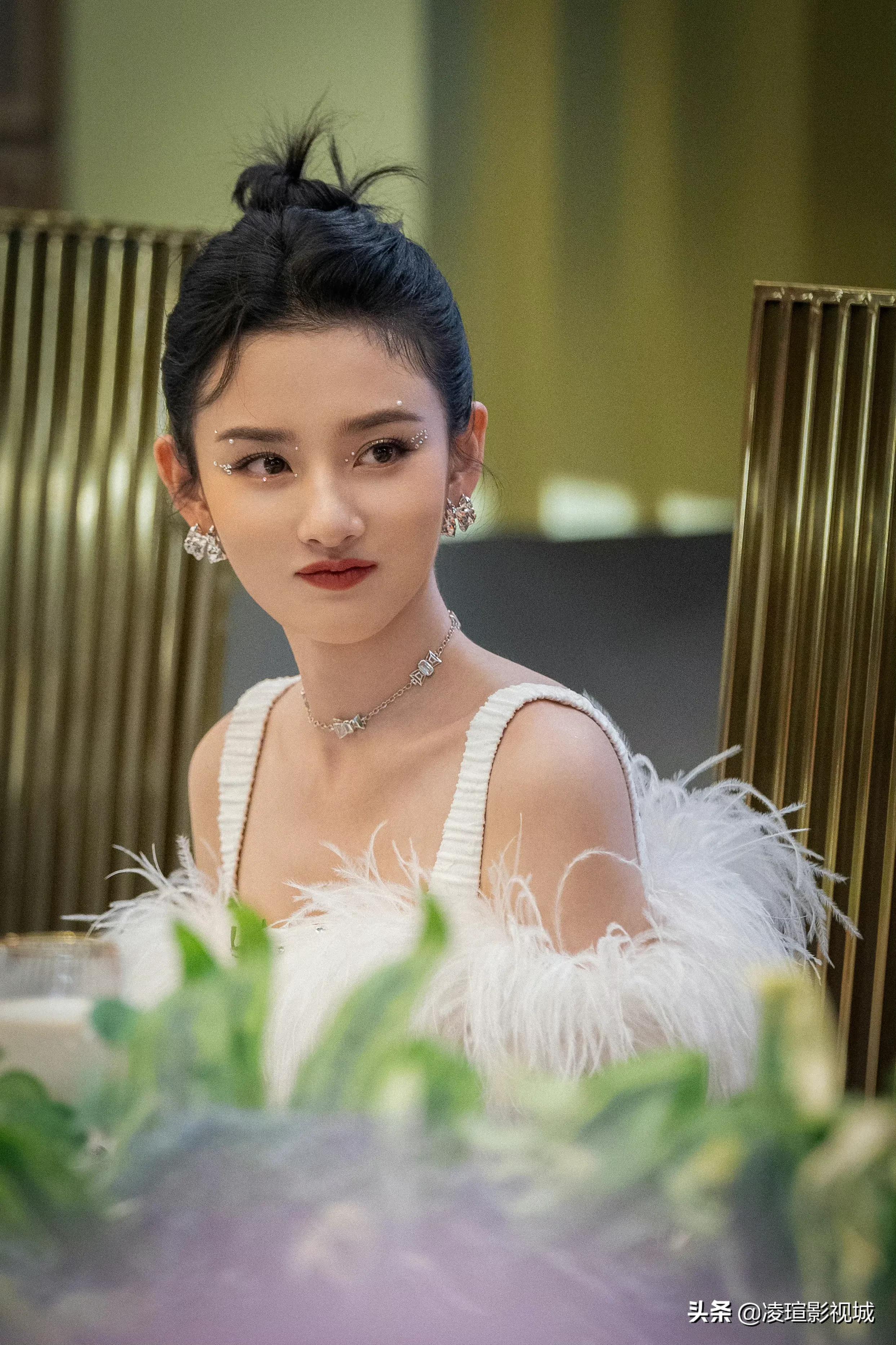 明星壁纸图片分享：宋祖儿（2）