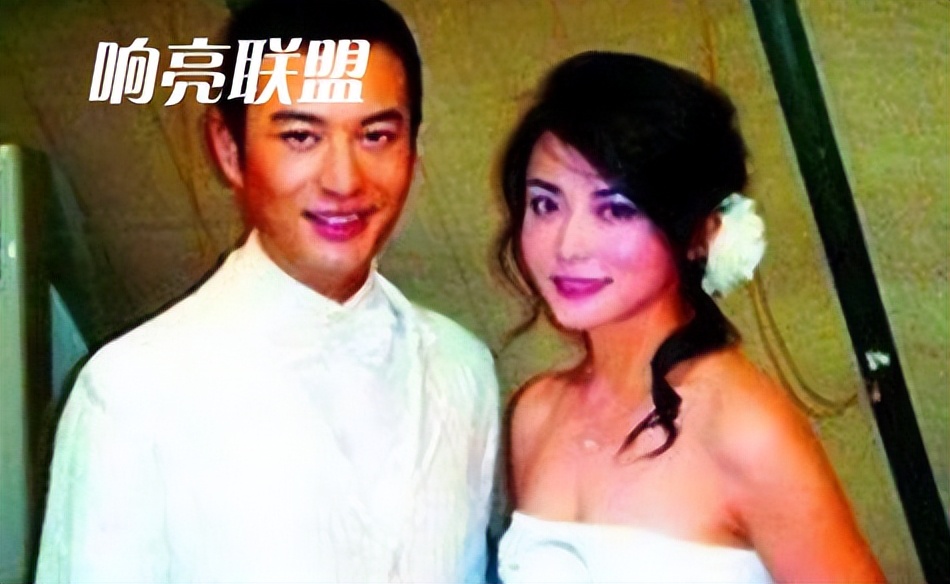 她被誉为“小林青霞”，经常称呼晓明哥为“小屁孩”，穿婚纱下葬