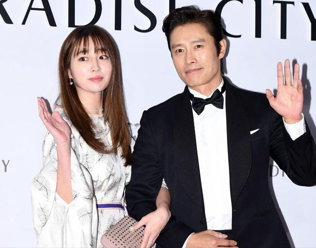 玄彬大婚！初代顶流男星境况几何？有人依旧活跃，有人“消失”