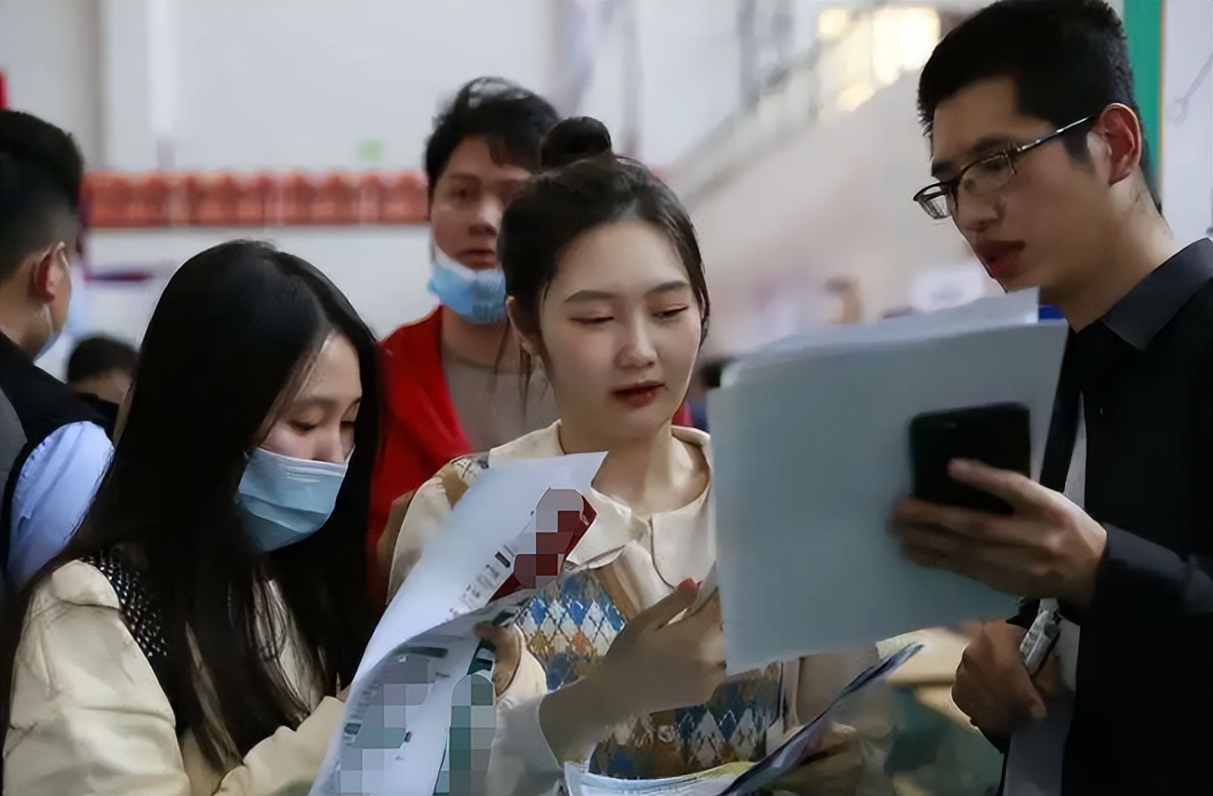 国家电网再次招聘正式工，年薪12万左右，专科学历有岗