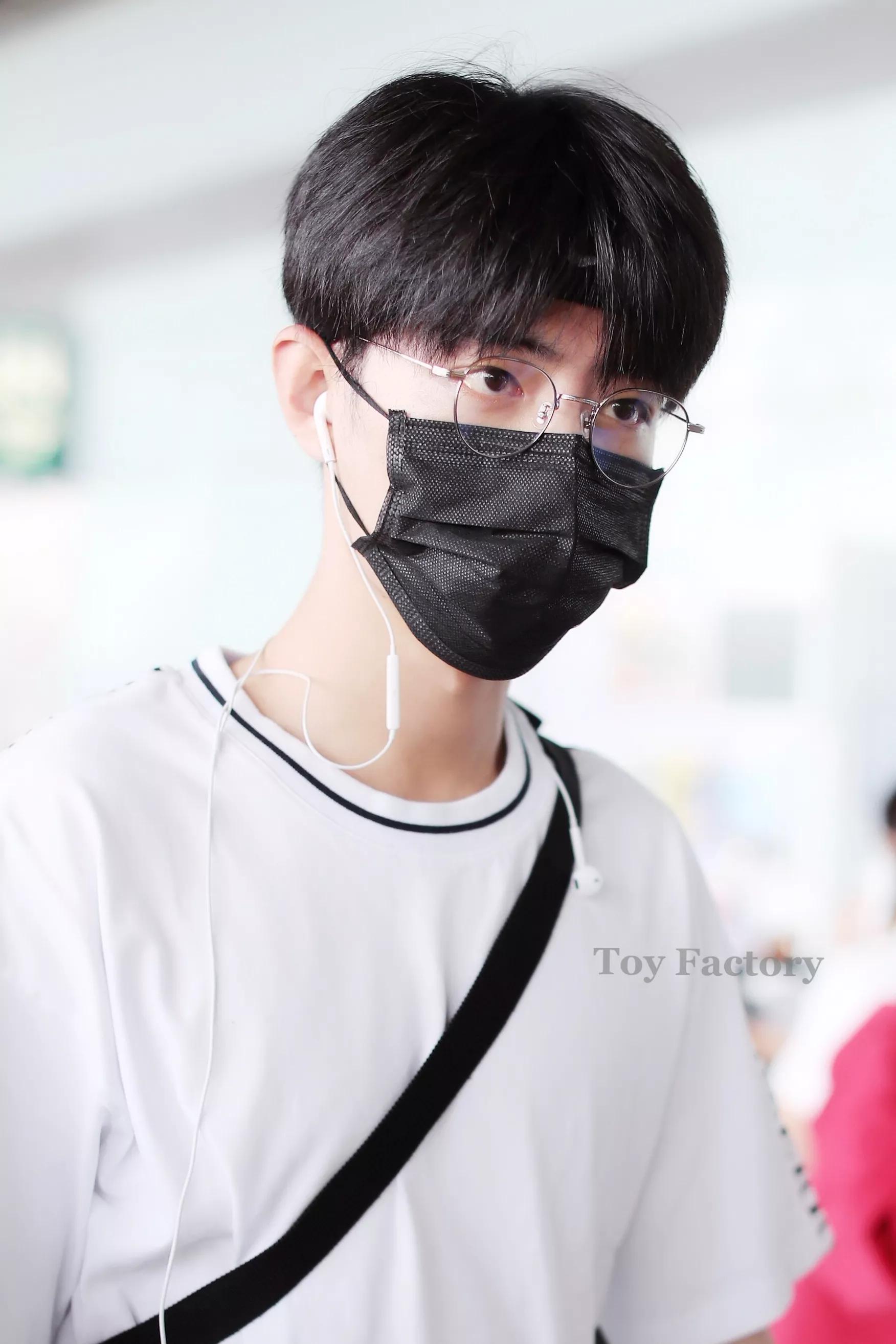 考古肖战:2018年9月—12月机场时间线汇总,今天请叫我收图狂魔