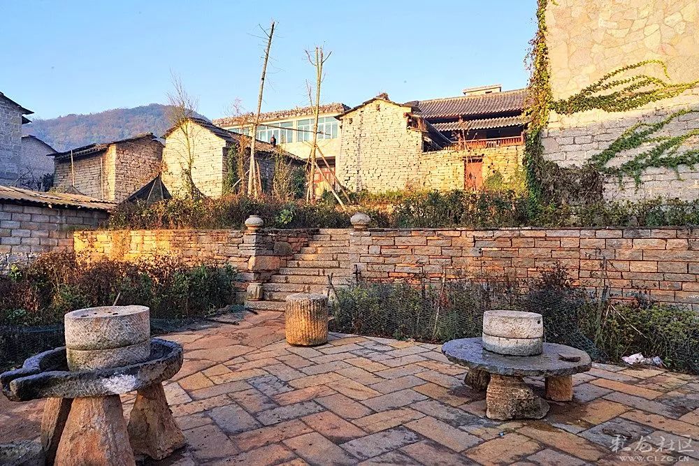 昆明这个古寨，有国内唯一的男人节，还有片神秘树林是女人禁地