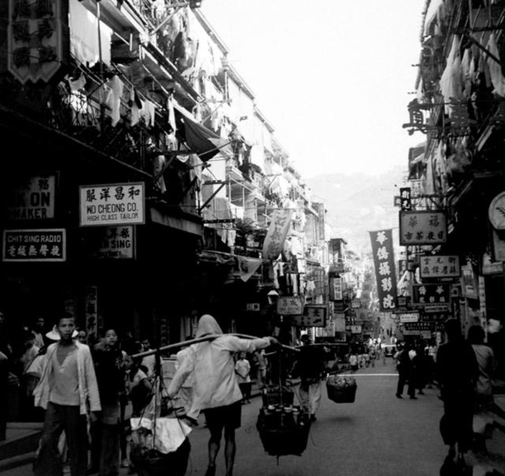 扎着两条小辫的亚洲女首富龚如心，丈夫被绑失踪后，性情大变