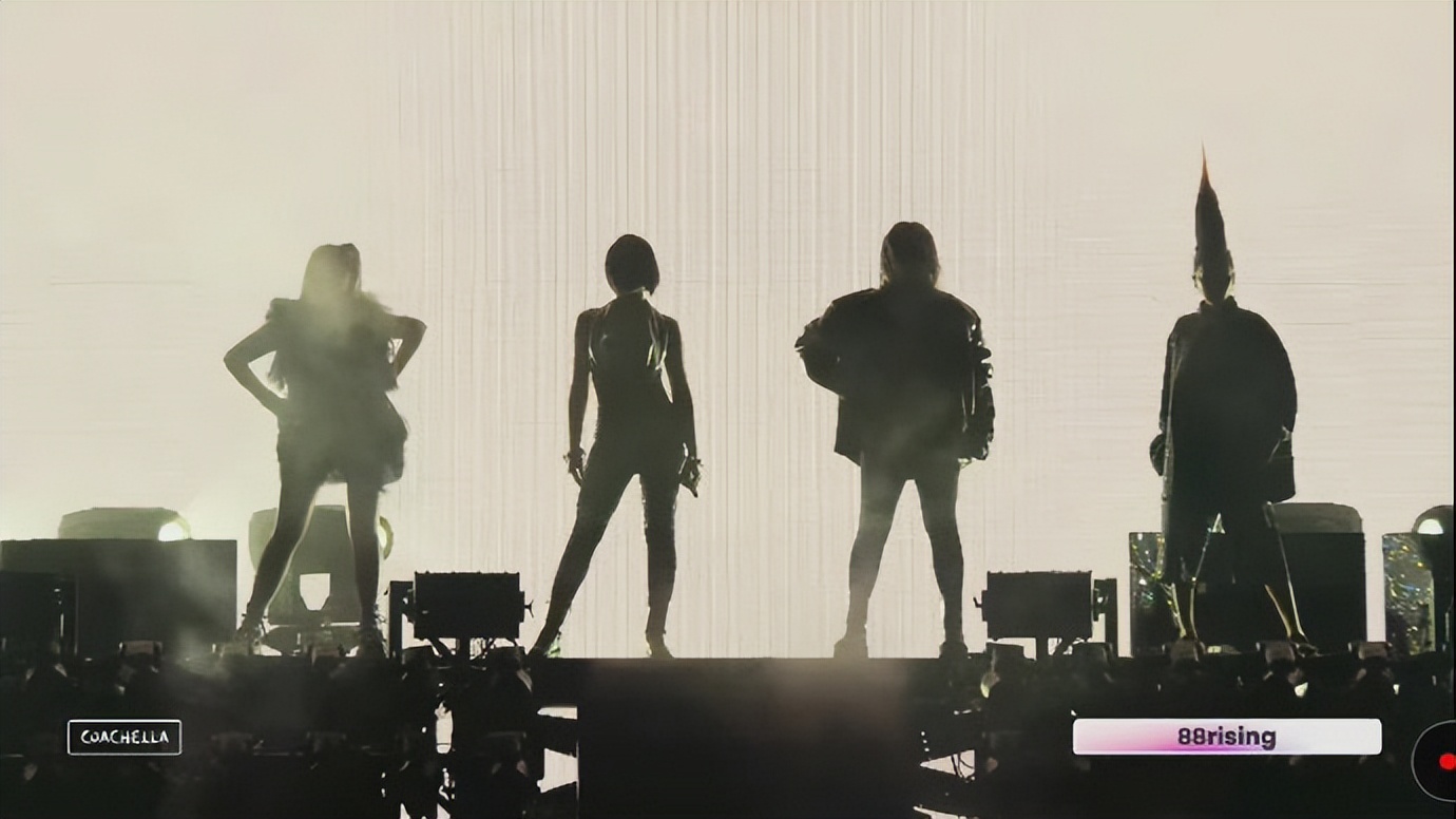 前YG女团2NE1，完整体登上美国科切拉音乐节，再次唱起《我最红》