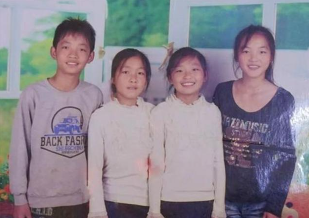 23年前，河南夫妻生下龙凤四胞胎没钱抚养，如今有车有房幸福美满