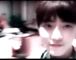 桃桃的一组生图,肖战的眼睛真好看,灵气逼人鲜花与少年绝配