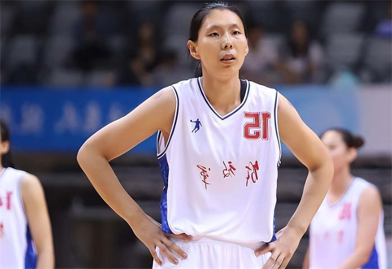 39岁中国女篮前队长陈楠:退役后嫁给公务员,生下2个儿子