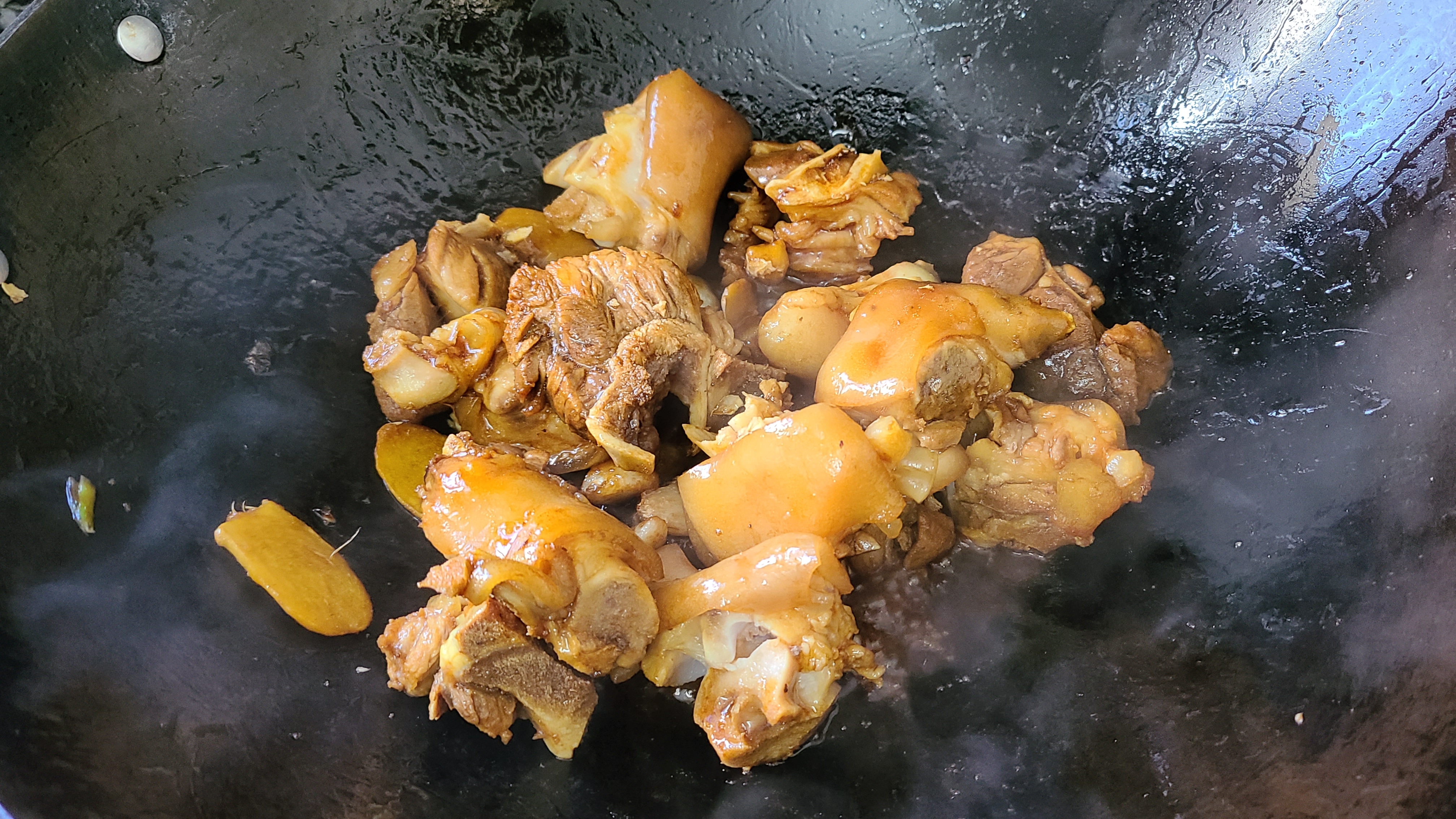 广东老厨师教的话梅猪脚，出了名的一道菜，肉烂味浓真好吃