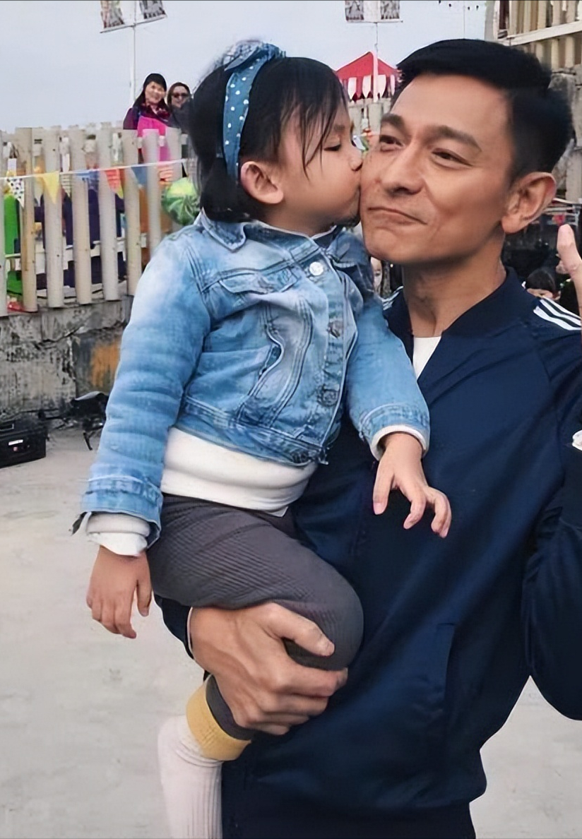 刘德华：一路坎坷到今天，与妻子雪藏爱情24年