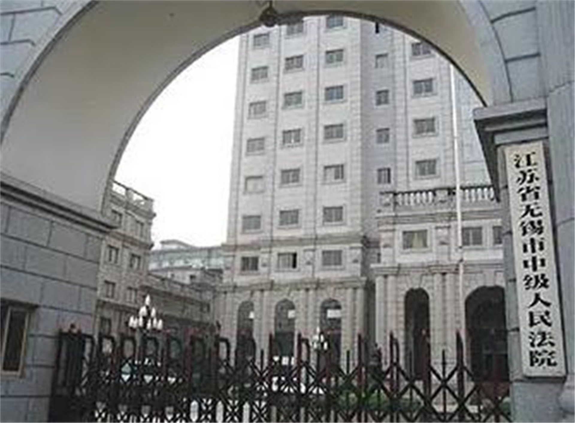 2015年，男子发现母亲留下的一张600万存款单，银行告知：伪造